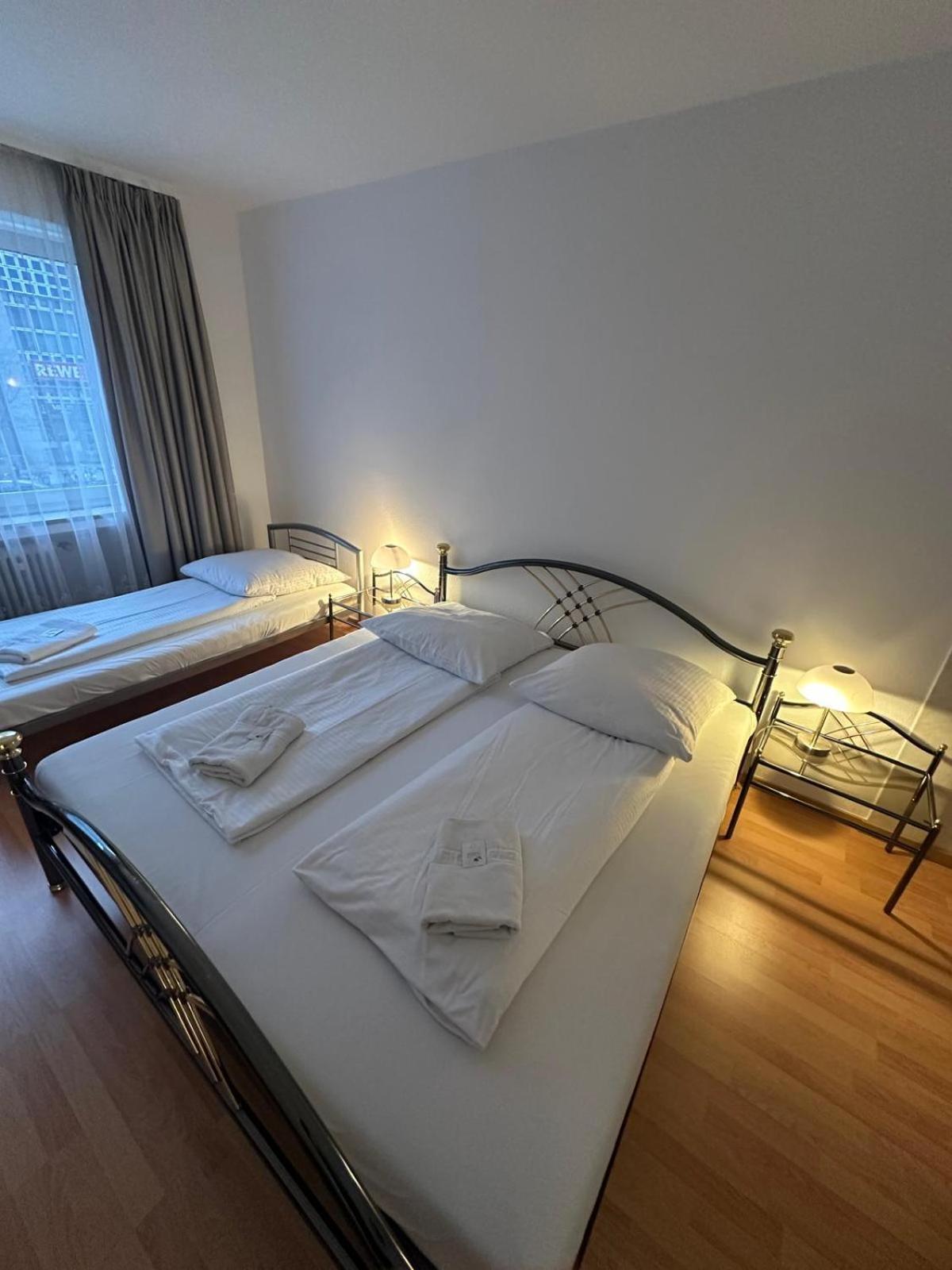 Hotel-Pension Asta München Exteriör bild