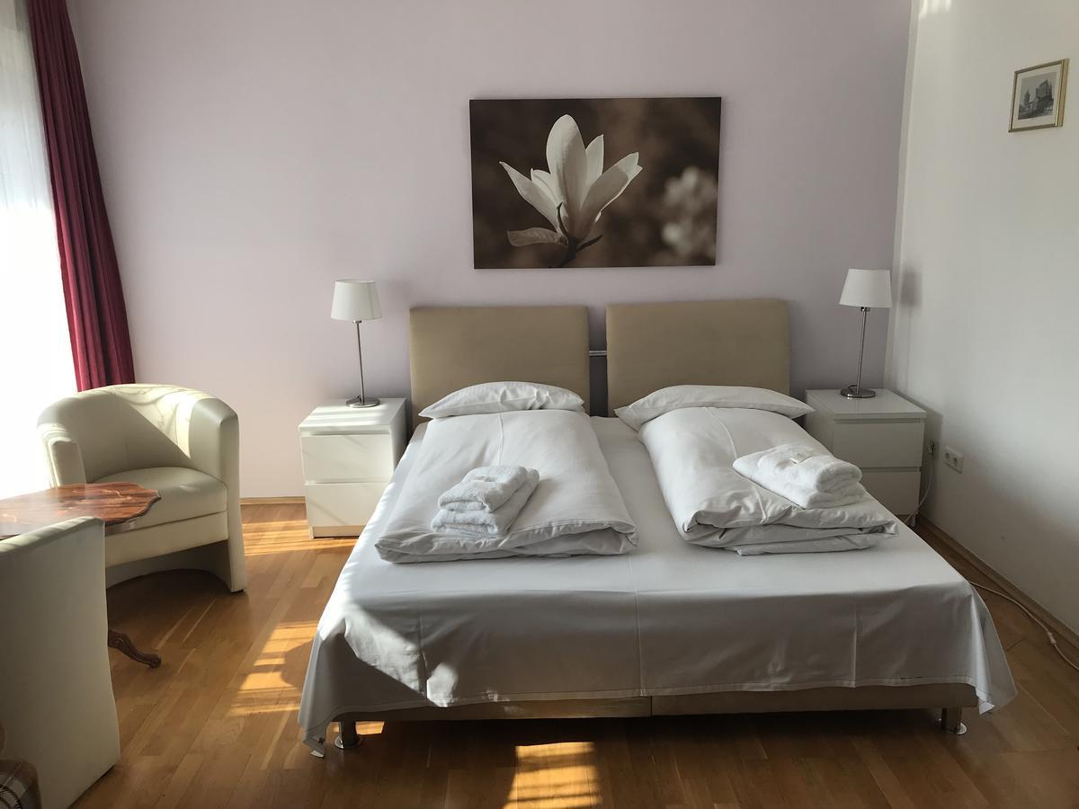 Hotel-Pension Asta München Exteriör bild