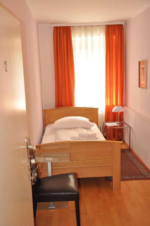 Hotel-Pension Asta München Exteriör bild